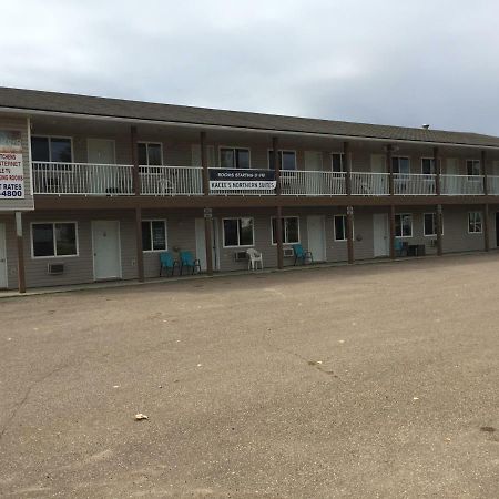 Kacee'S Northern Suites Fort Nelson Eksteriør billede