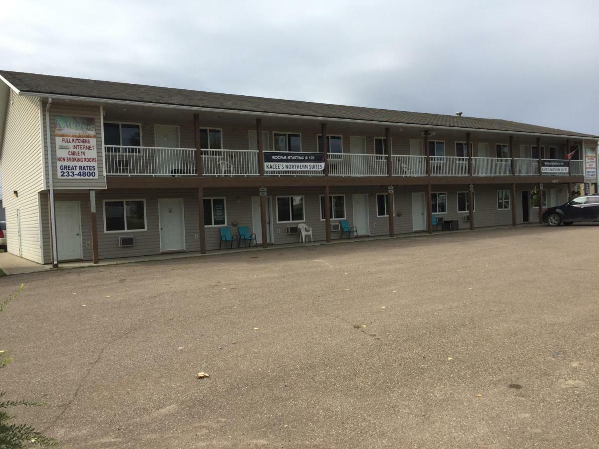 Kacee'S Northern Suites Fort Nelson Eksteriør billede