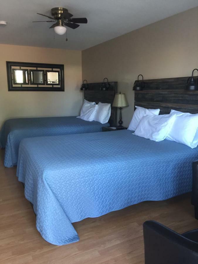 Kacee'S Northern Suites Fort Nelson Eksteriør billede